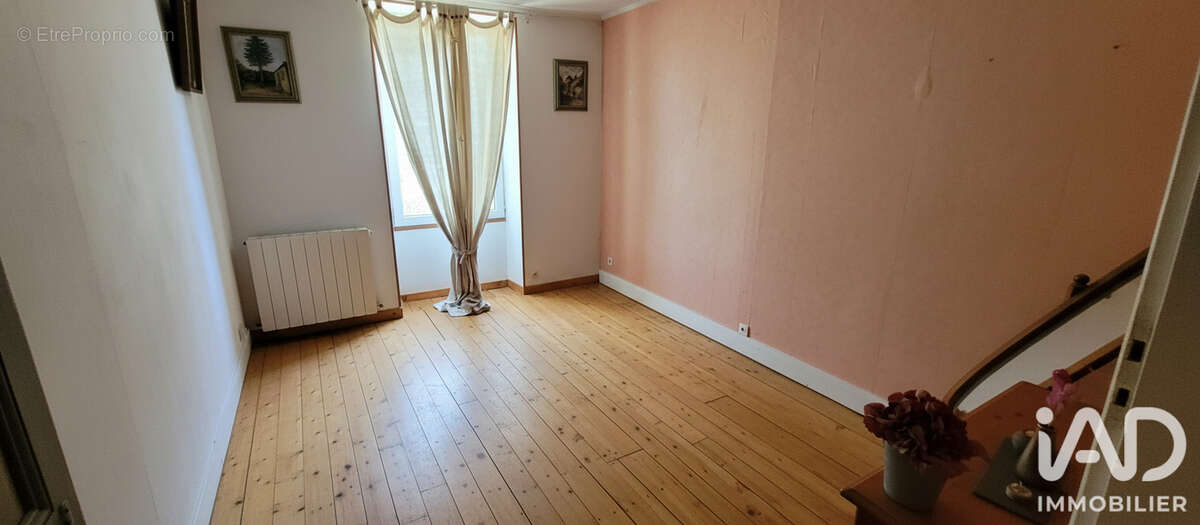 Maison 245 m² à Asnieres-La-Giraud  - photo 9