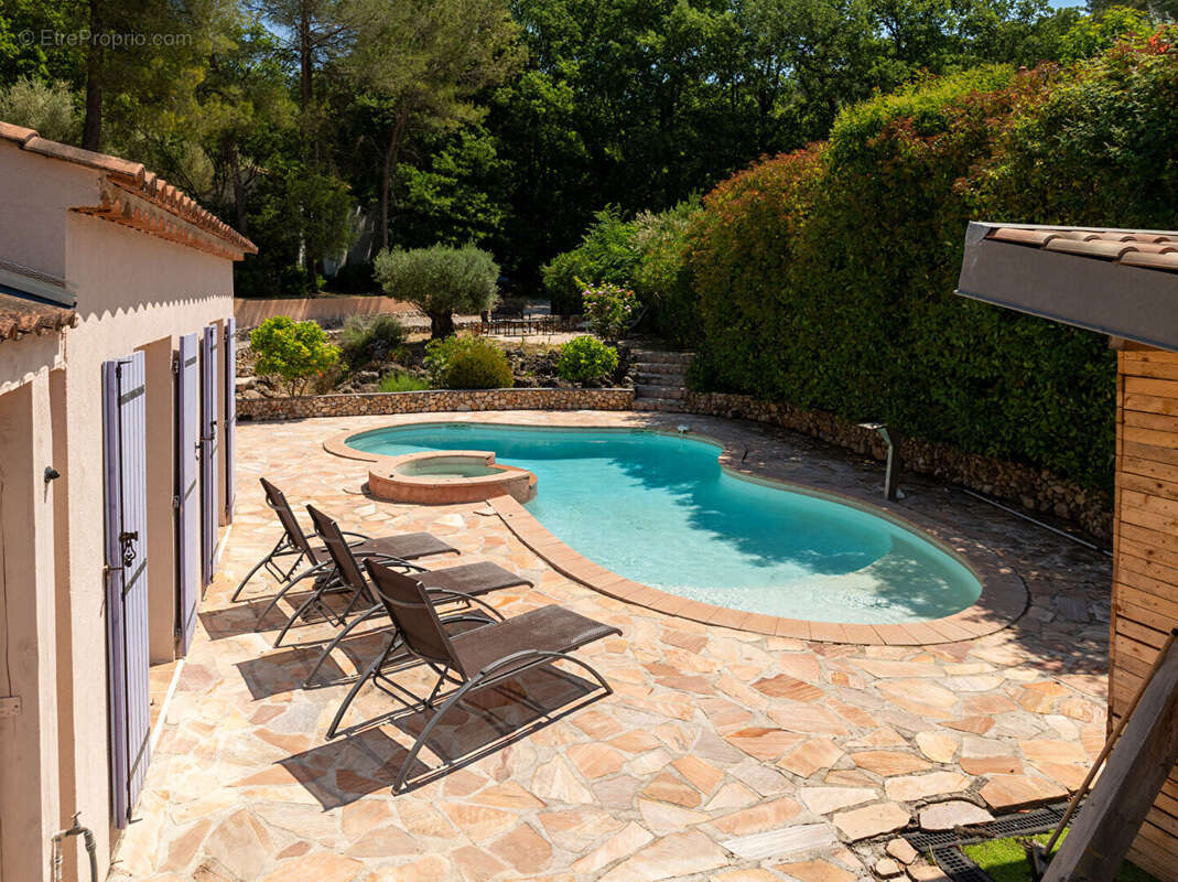 Maison à LORGUES