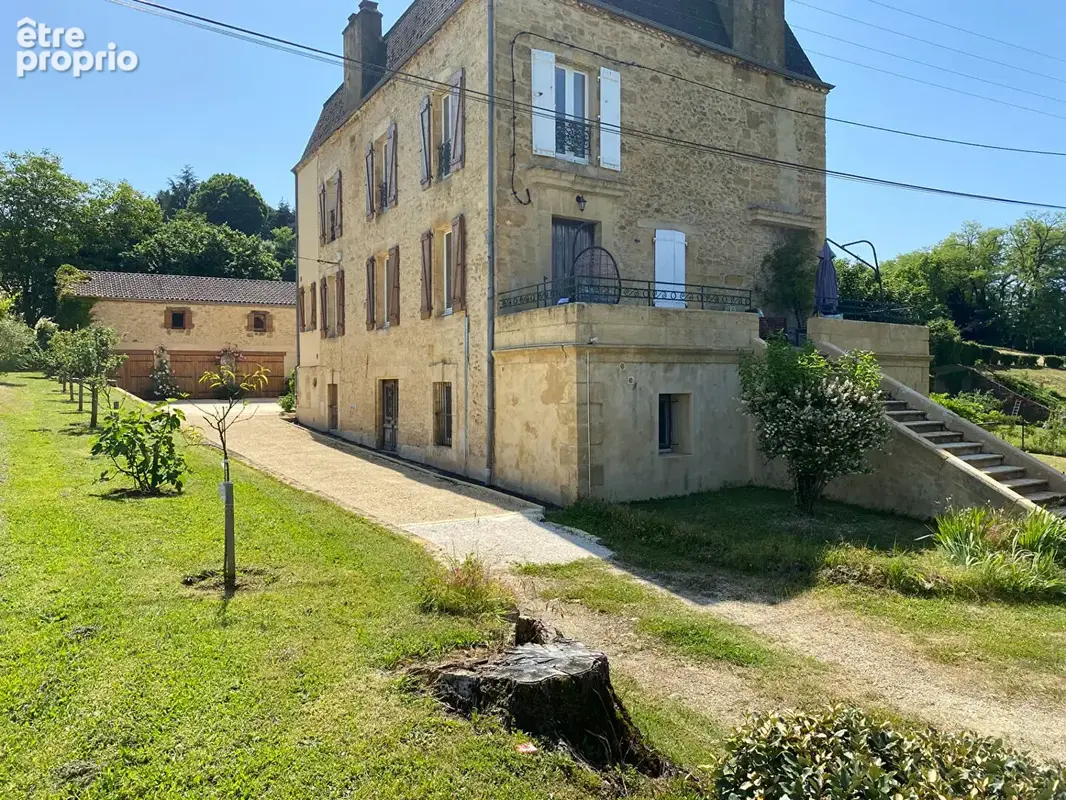 A deux pas de la Cité Médiévale, Maison de maître 350 m² - photo 18