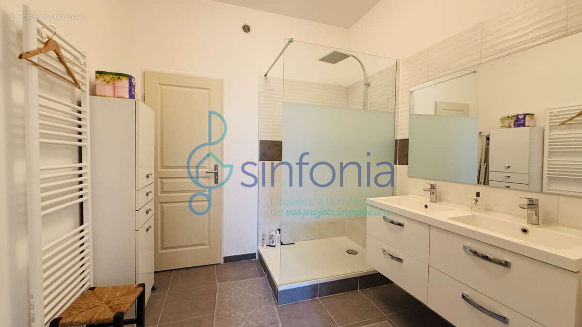 Appartement à UZES