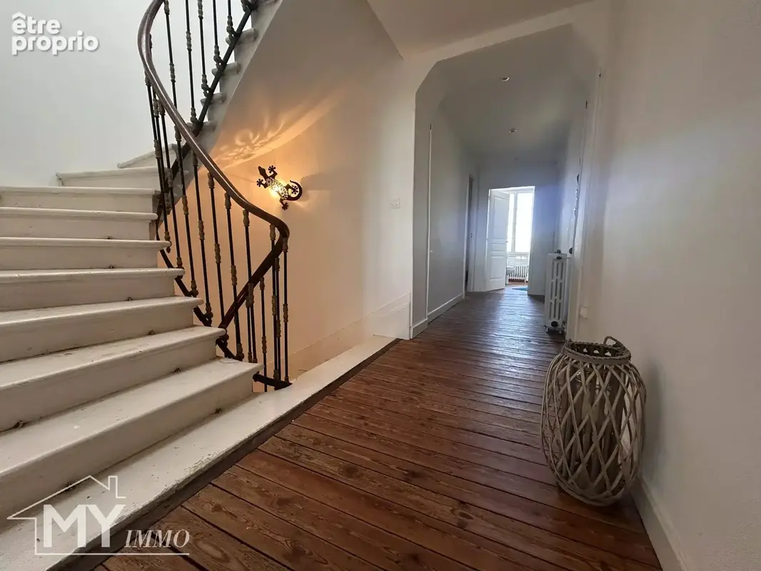 Élégante maison bourgeoise en pierre avec deux granges - photo 10