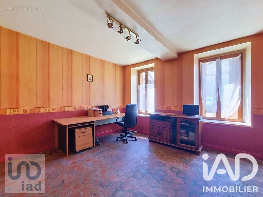 Photo 8