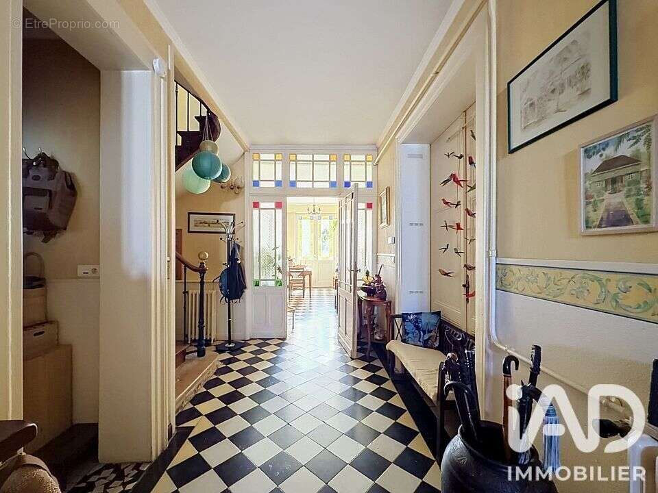 Maison 369 m² à Layrac  - photo 7