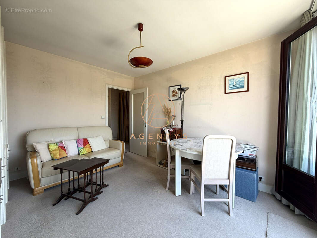 Appartement à SAINT-MAUR-DES-FOSSES