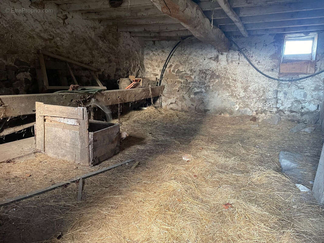 Maison à SAINT-PRIEST-LA-ROCHE