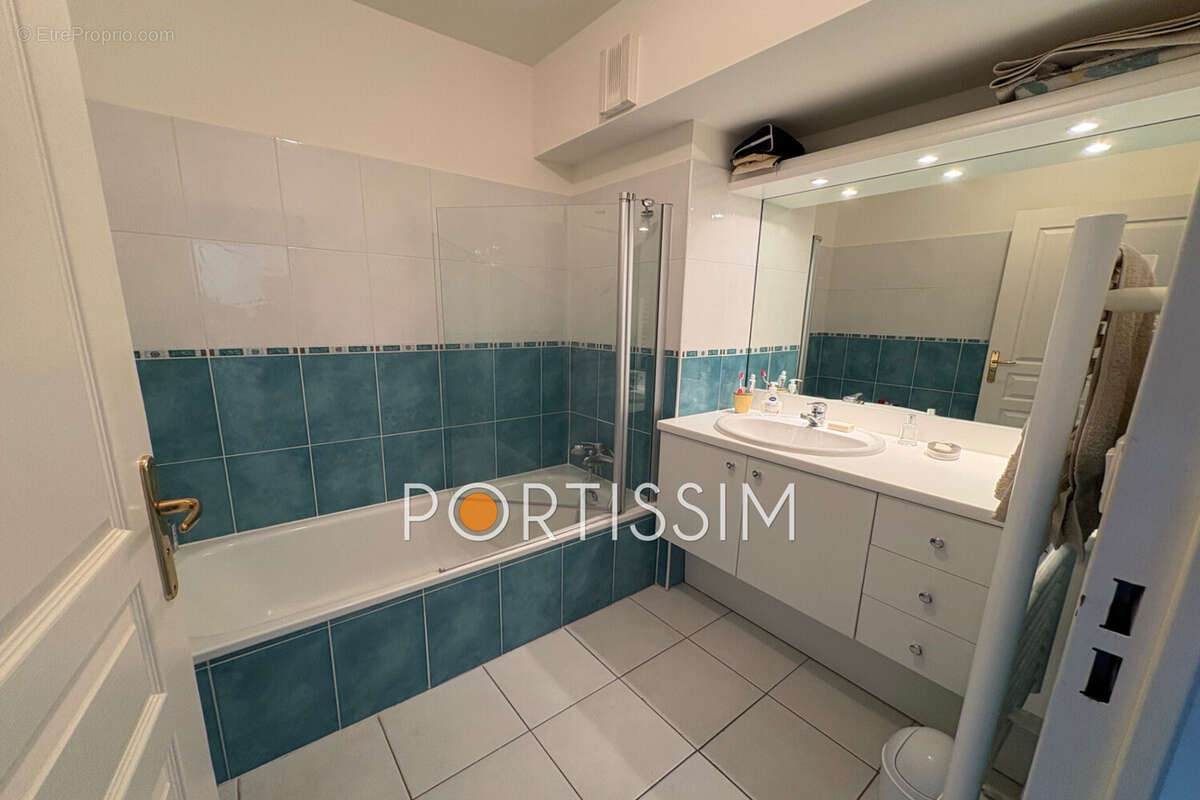 Appartement à SAINT-LAURENT-DU-VAR