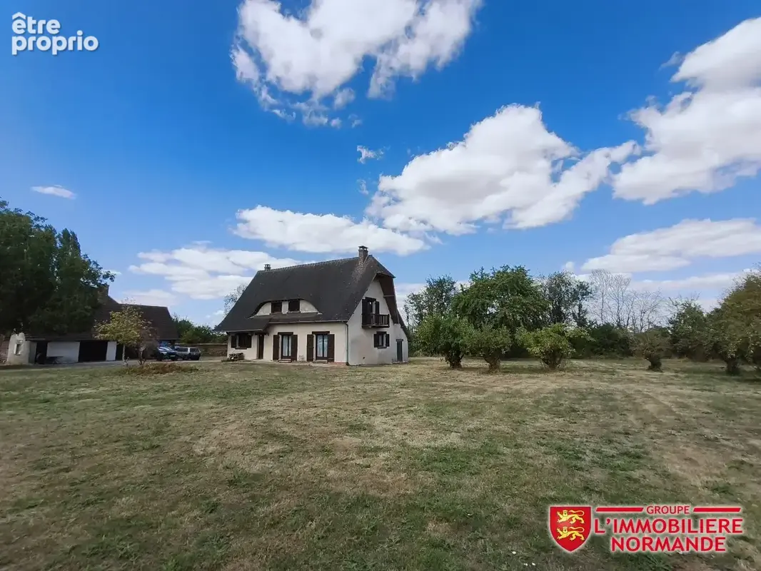 Maison traditionnelle - 5 chambres - 4390 m² de terrain - photo 3