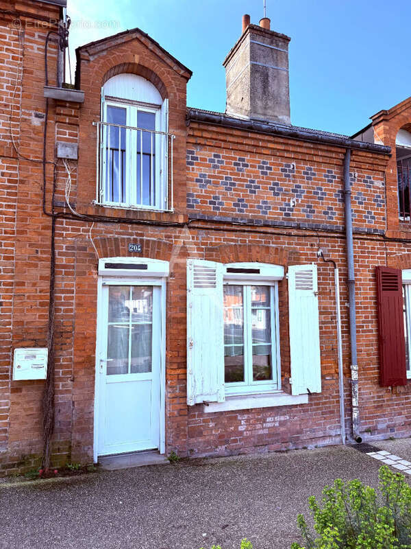 Maison à MARCILLY-EN-VILLETTE