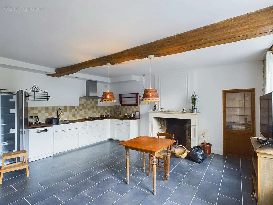 Maison à SAINT-JEAN-D'ANGELY