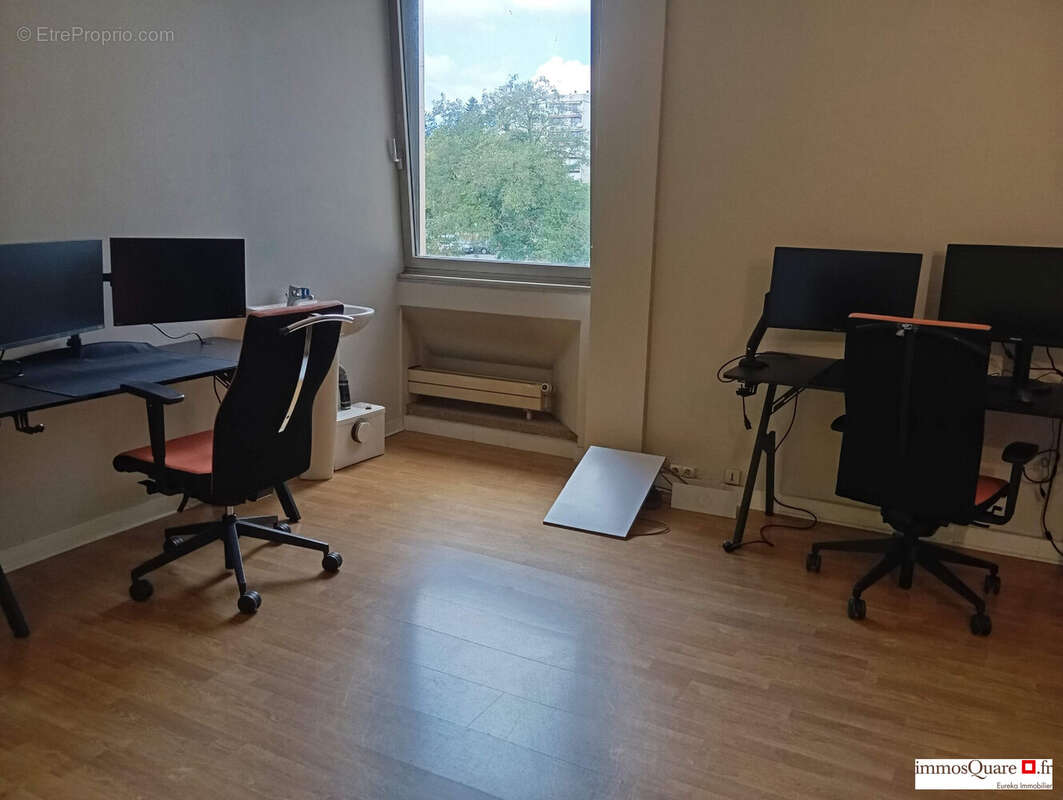 Commerce à FERNEY-VOLTAIRE