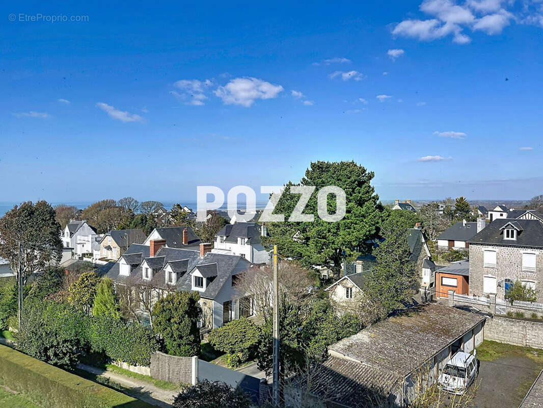 Appartement à DONVILLE-LES-BAINS