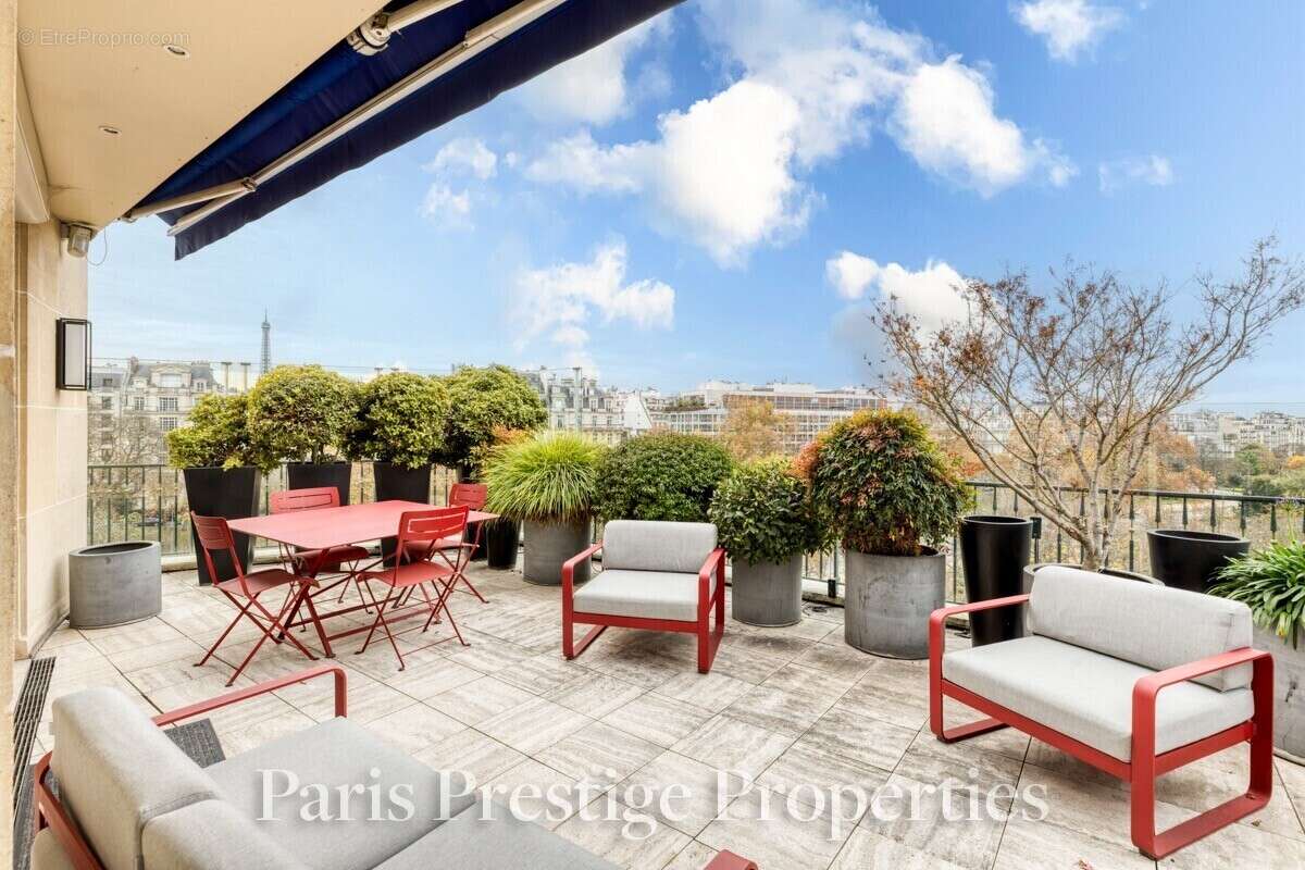 Appartement à PARIS-16E