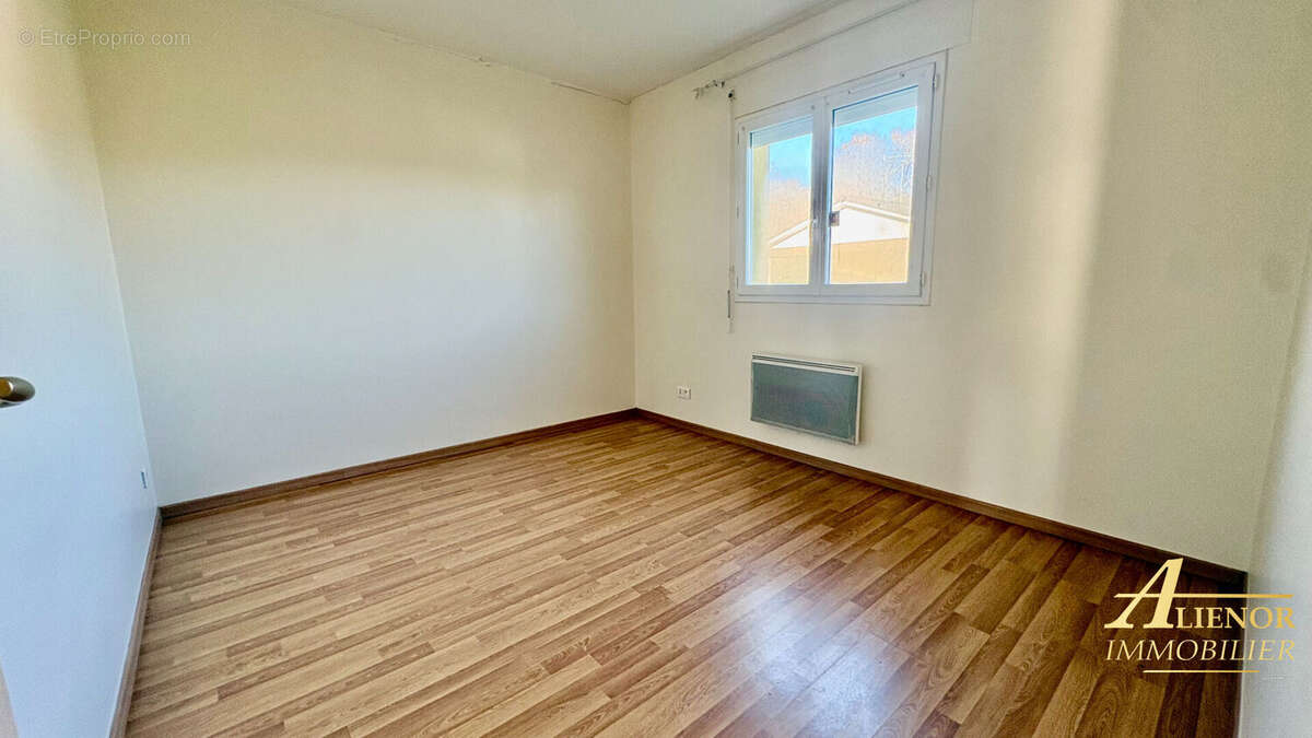 Maison à NOTRE-DAME-DE-SANILHAC