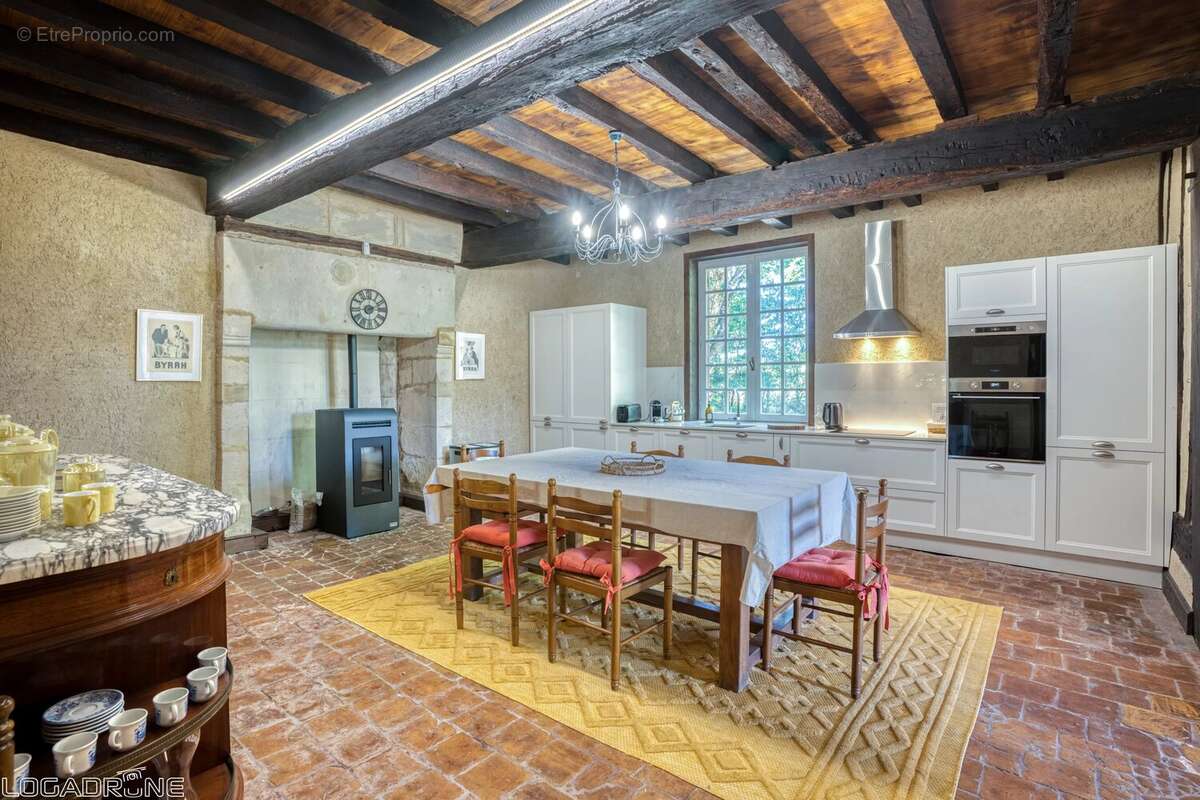 Maison de Maître historique avec Maison d'Amis, Granges et Piscine - photo 18