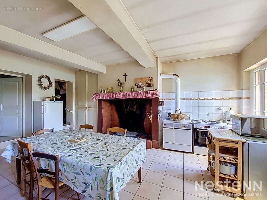 A Vendre Propriété avec Maisons d'habitation, dépendances sur plus d'un hectare à Saint-Mezard - photo 3
