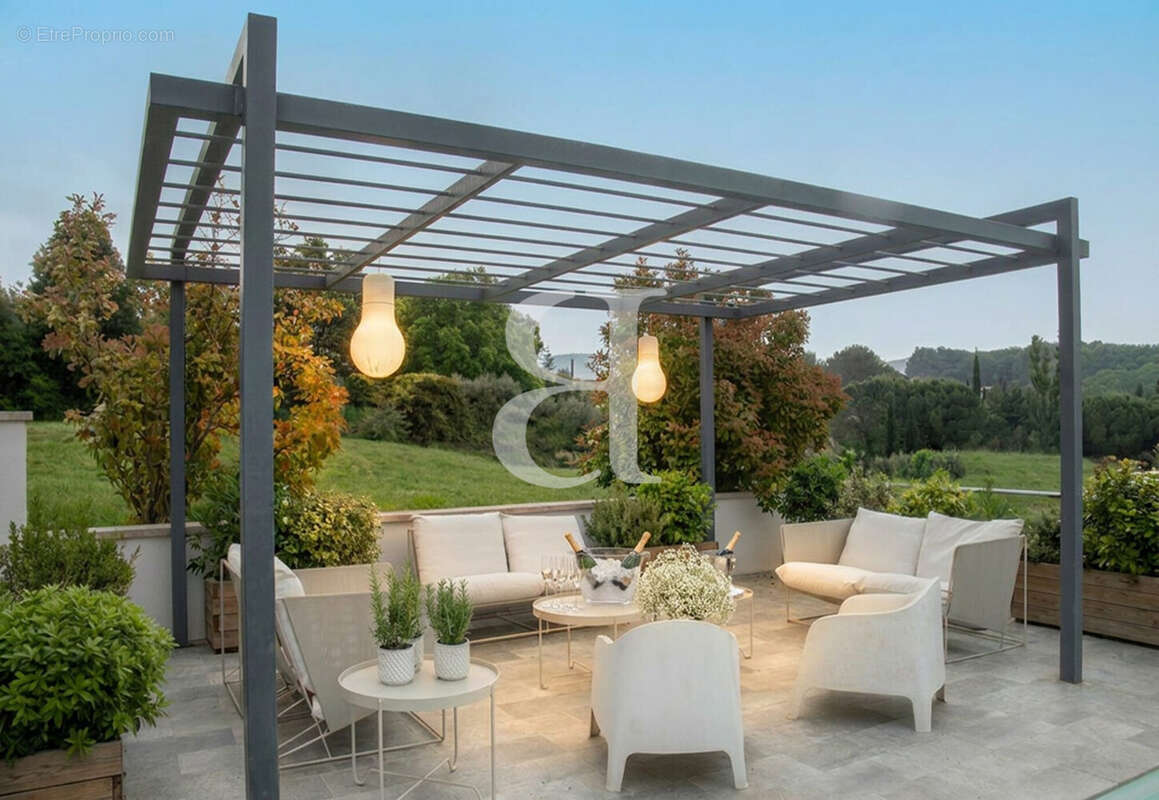 Maison 218 m² à Pernes-Les-Fontaines  - photo 9