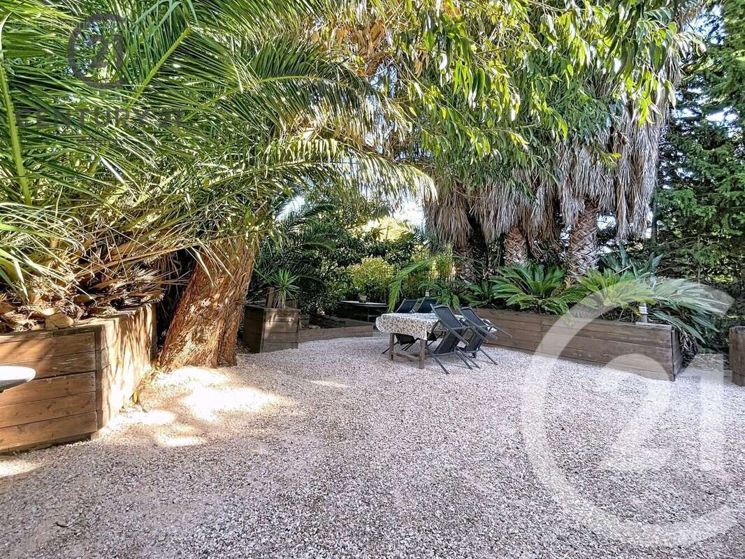 Maison à SAINT-LAURENT-DE-LA-SALANQUE