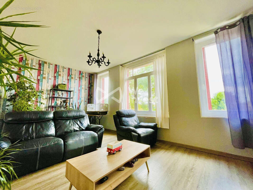 Maison 186 m² à Luzillat  - photo 6