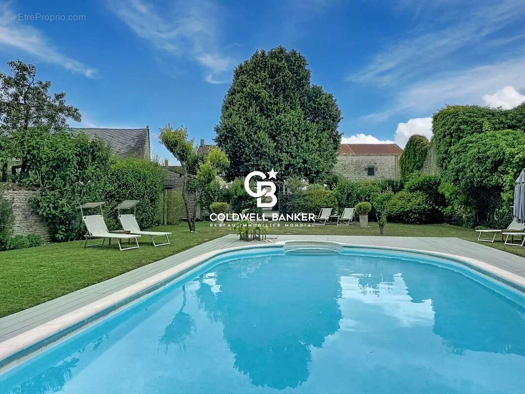 Maison familiale de belles prestations avec jardin et piscine à Aumagne - photo 21