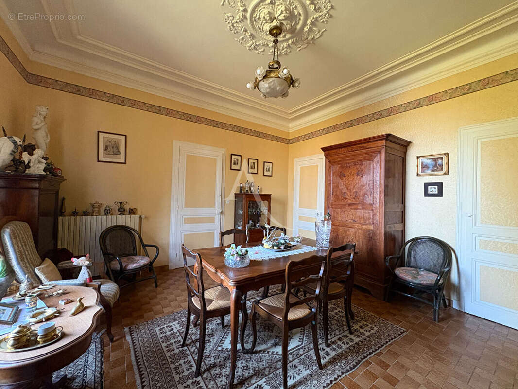 Maison à SAINTE-RADEGONDE-DES-NOYERS