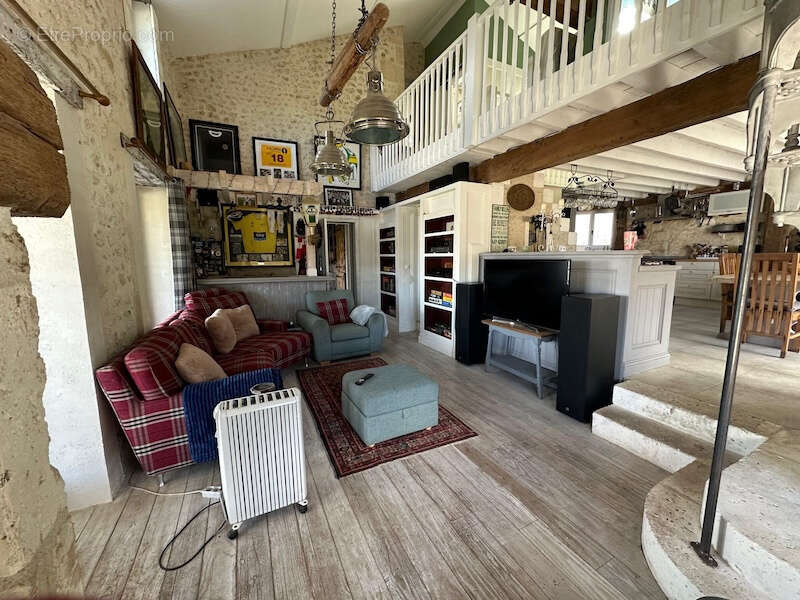Maison à SALLES-LAVALETTE