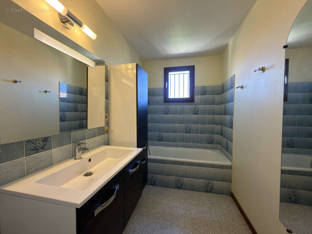 Maison à SAINT-LAURENT-DE-LA-SALANQUE