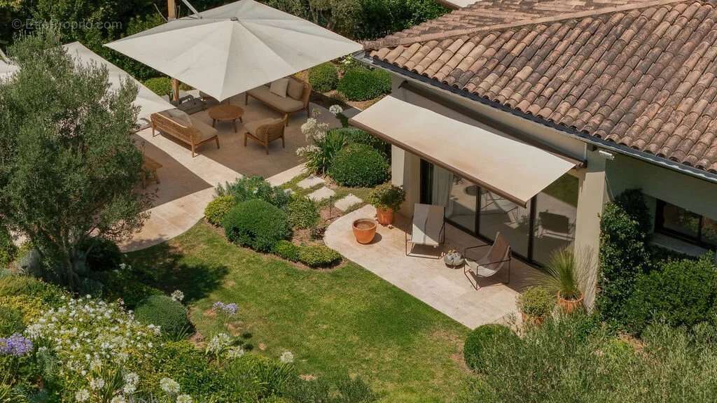 Le Cannet - Quartier résidentiel - Elégante villa de plain-pied avec jardin luxuriant , piscine. Calme absolu - photo 32