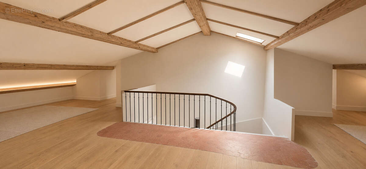 Hyères centre — 4ᵉ et dernier étage — combles à aménager — 114,95 m2 au sol - photo 7