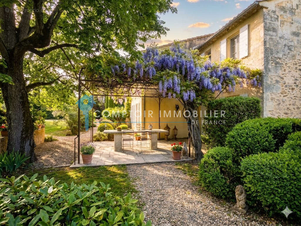Maison à FONTVIEILLE