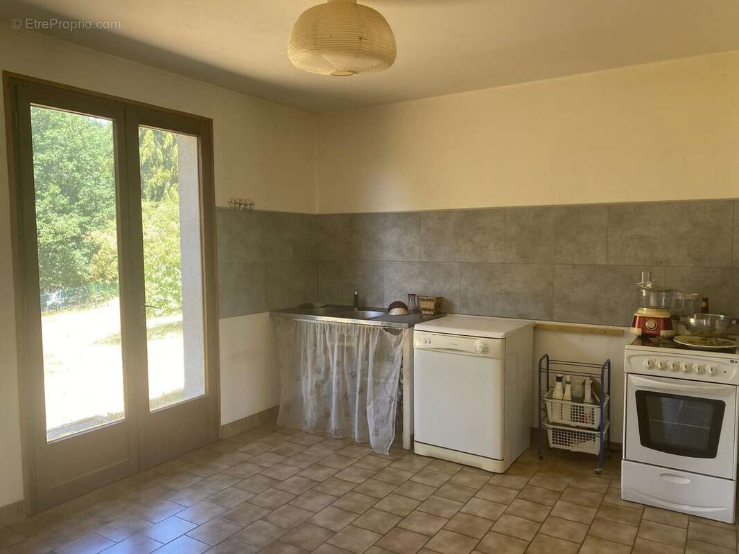 Maison 86 m² à Saint-Hilaire-Les-Courbes  - photo 7