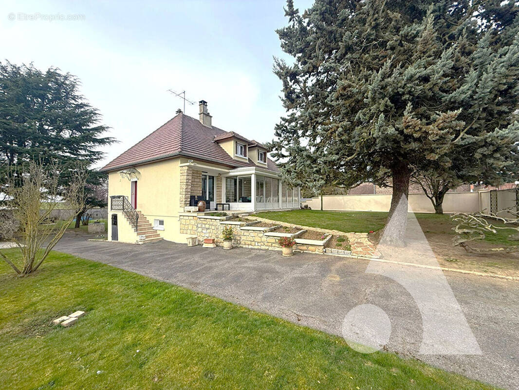 Maison à ESTREES-SAINT-DENIS