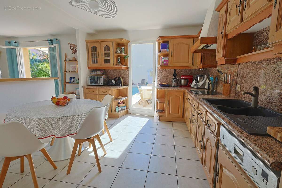 Maison à LA ROQUETTE-SUR-SIAGNE