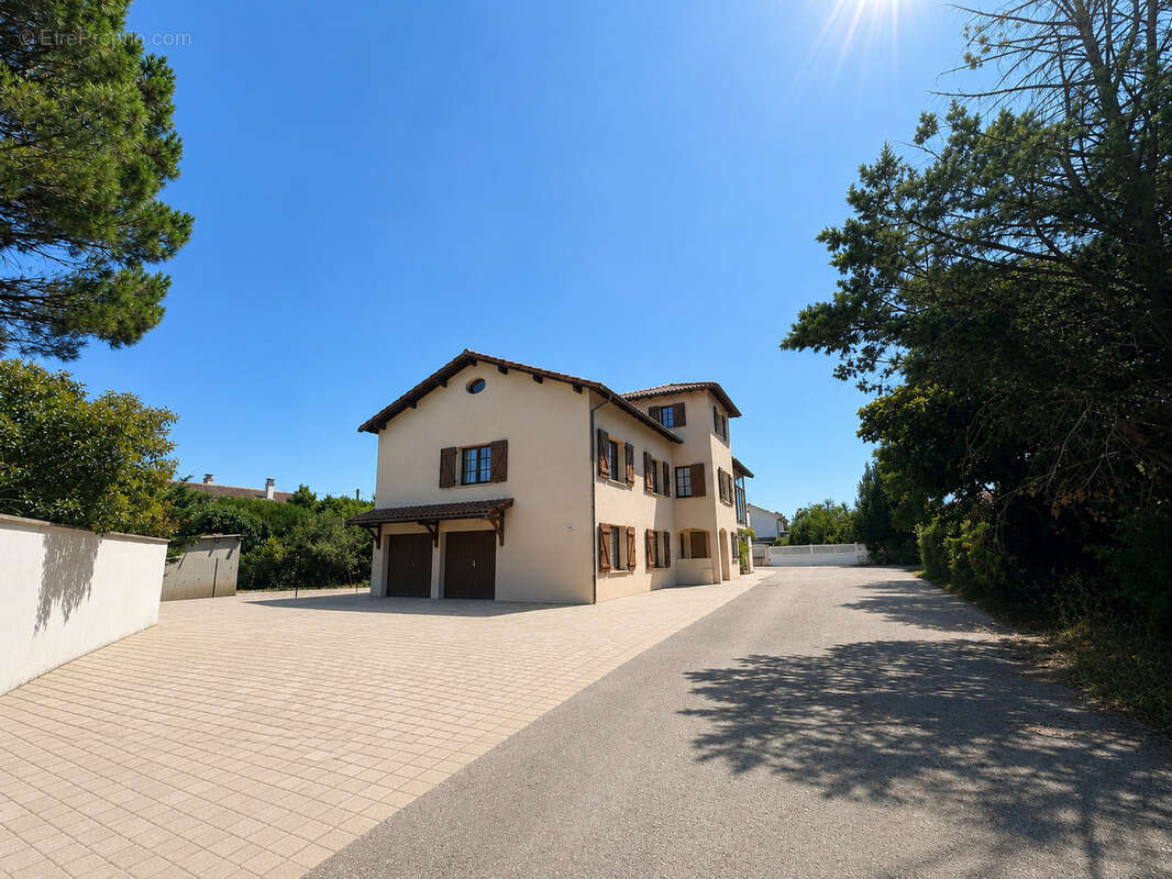 Maison t7 de 220 m2 - photo 3