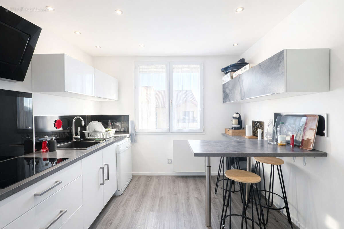 Appartement à LE COTEAU