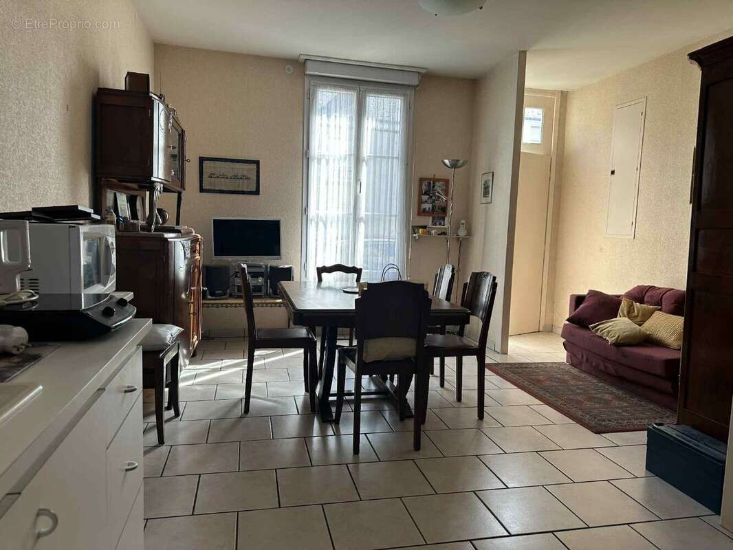 Maison à SAINT-LAMBERT-DU-LATTAY