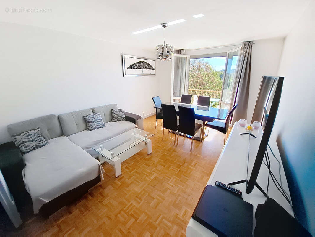 Appartement à PIERRE-BENITE