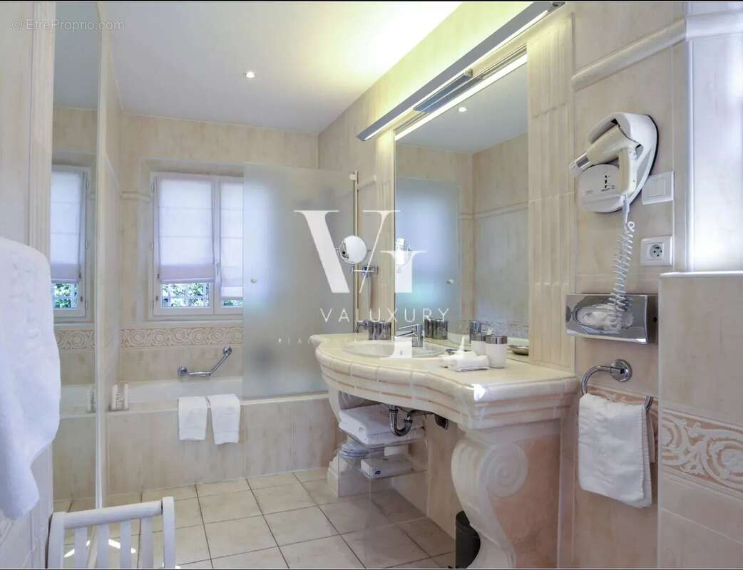 Maison 614 m² à Grimaud  - photo 22