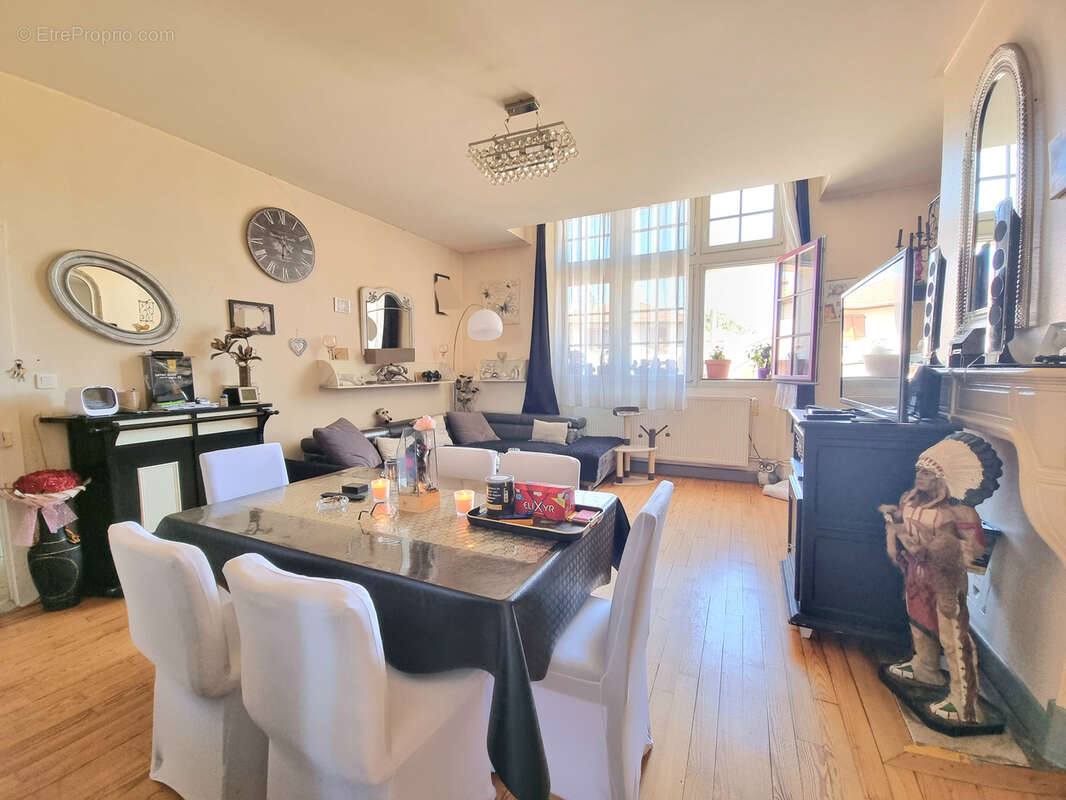 Appartement à VIC-SUR-SEILLE