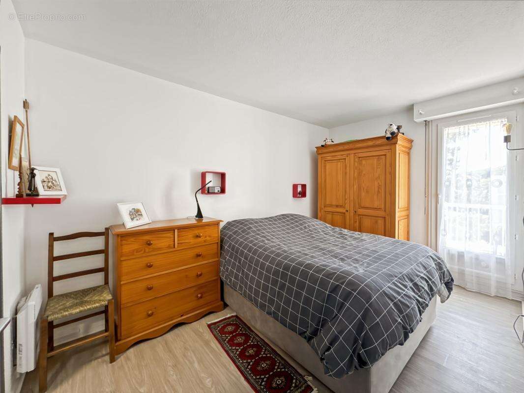 Grand t2 en résidence avec ascenseur balcon cave et parking - photo 9