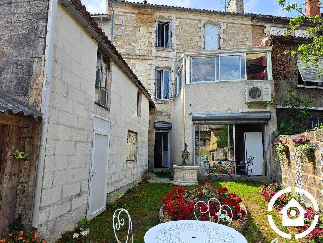 Appartement à RUELLE-SUR-TOUVRE