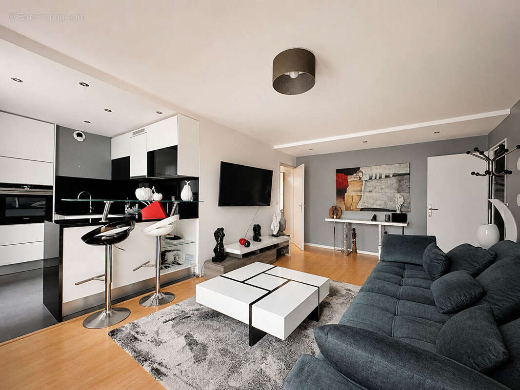 Appartement à MANDRES-LES-ROSES