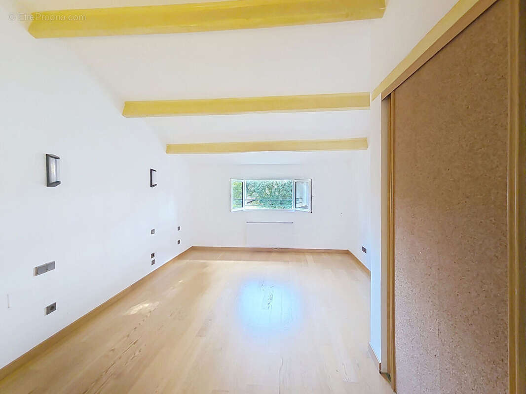 Maison à VILLENEUVE-LES-AVIGNON