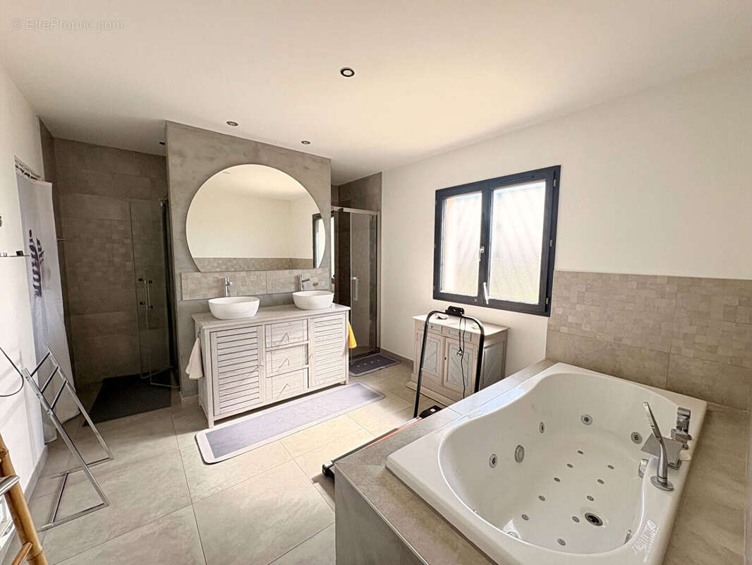 Maison Laudun - 6 pièces - 145 m² - photo 10