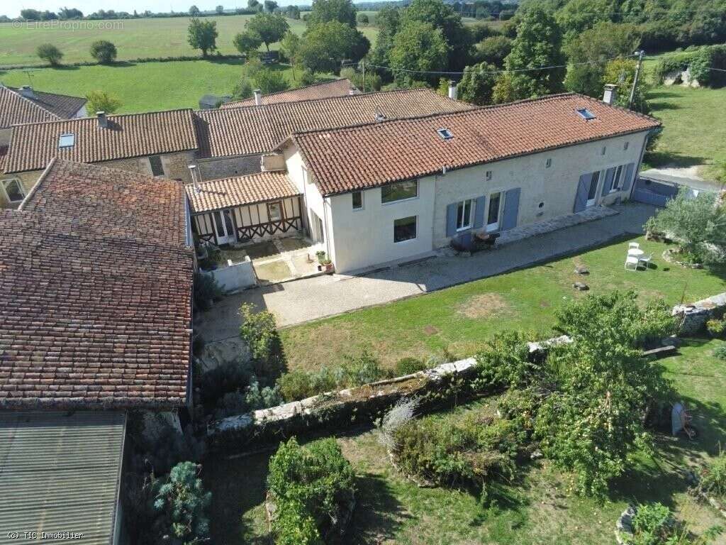 Maison à VERTEUIL-SUR-CHARENTE