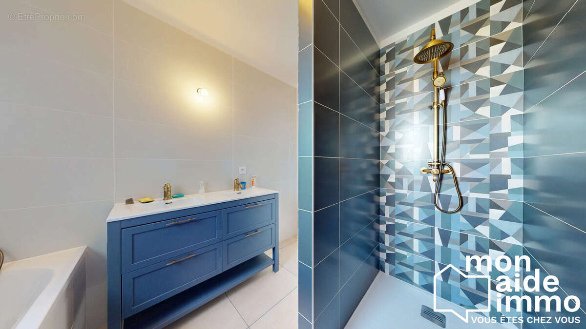 Maison 125 m² à Saint-Quentin-De-Baron  - photo 7