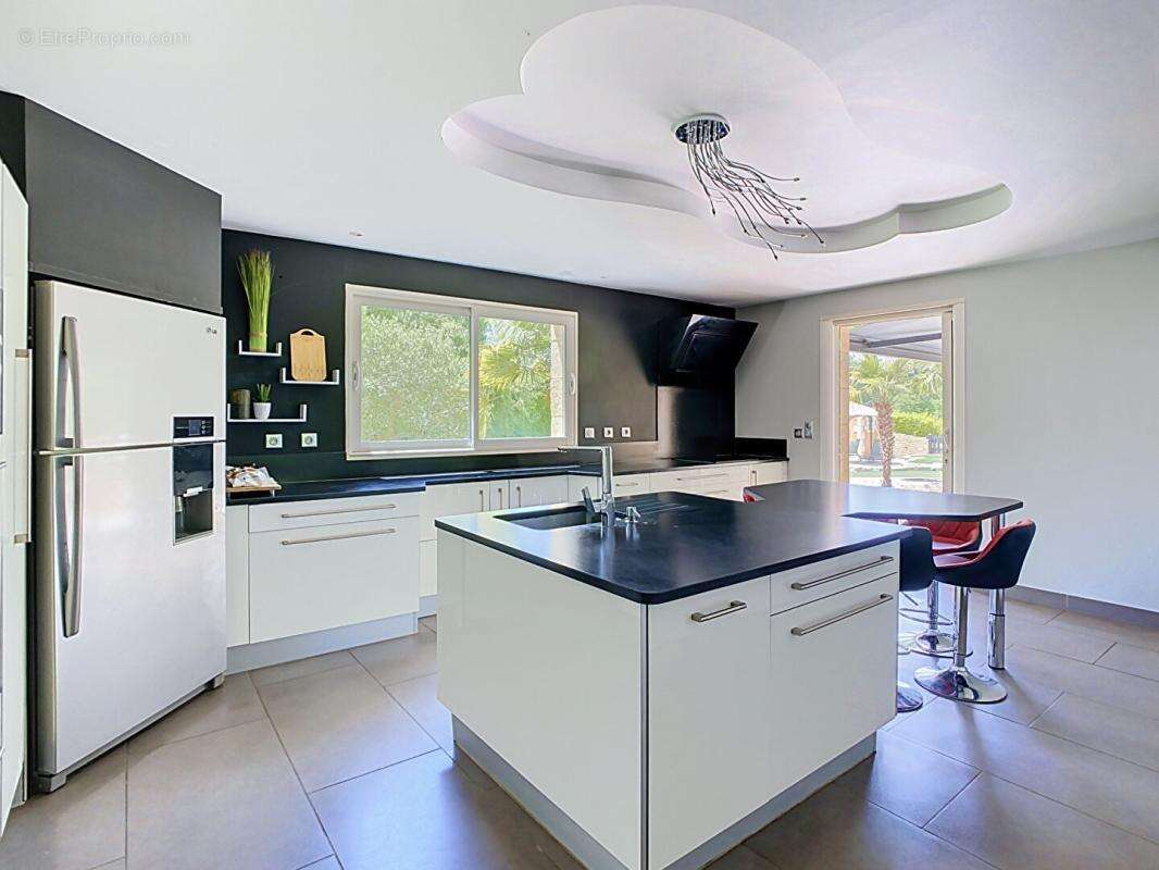 Belle propriété contemporaine avec piscine chauffée, dépendances et prestations de qualité - photo 6