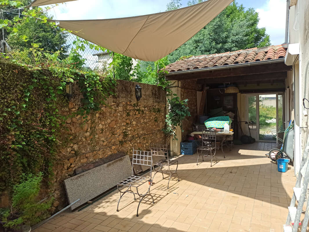 Maison d'habitation avec garage et jardin - photo 5