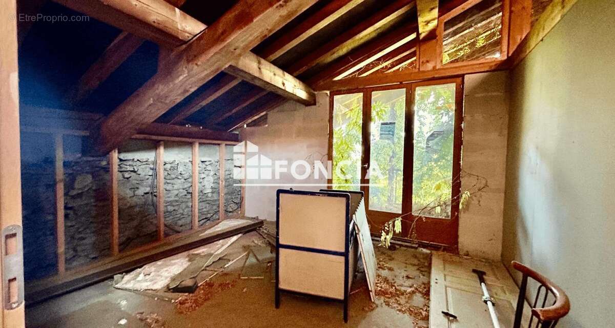 Maison à LES CHAPELLES