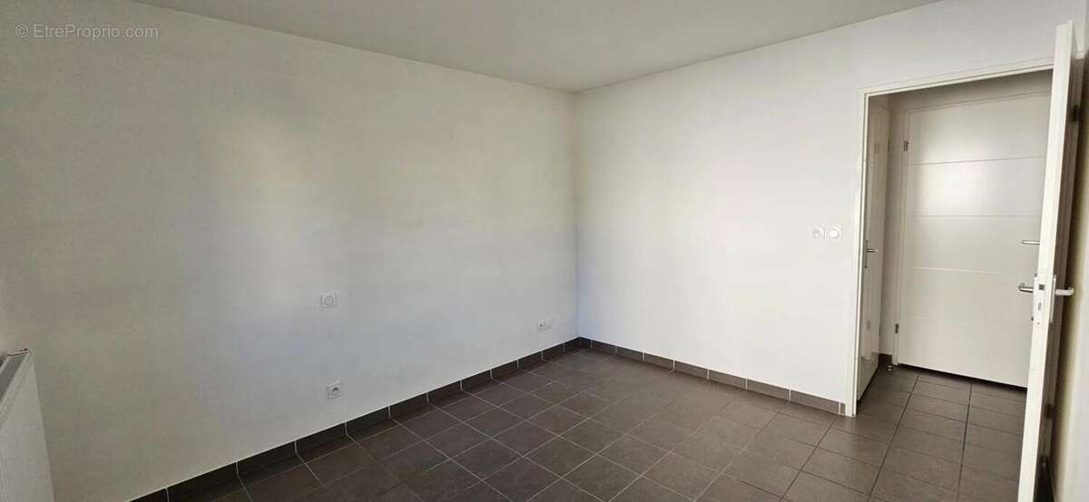 LA SEYNE SUR MER Portes Marines - T3 avec balcon + parking - photo 7