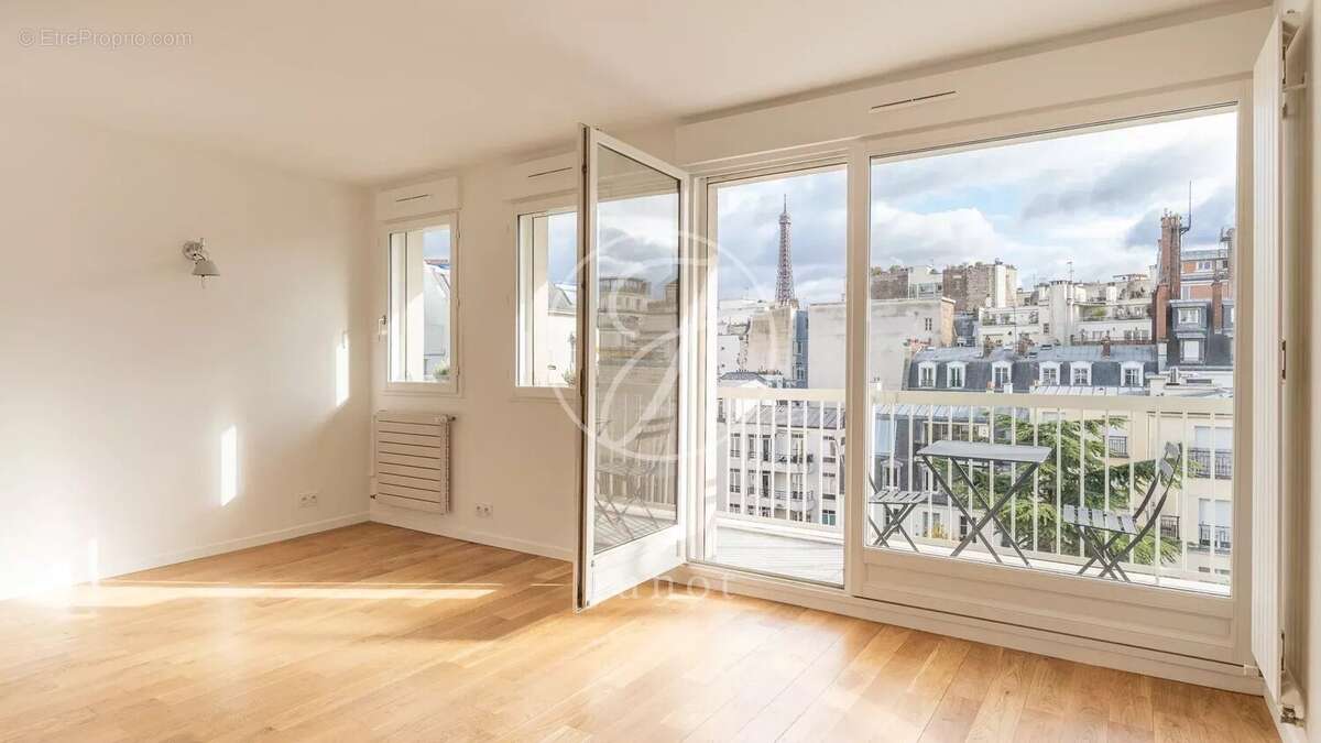 Appartement à PARIS-16E